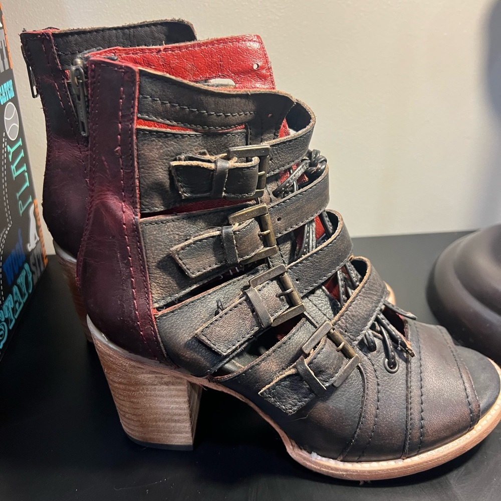 Freebird Boots Braeden
Brand new never worn 
No box